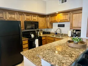 Great Ground Level Getaway! Sleeps 6. - Image 4