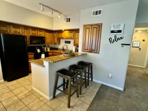 Great Ground Level Getaway! Sleeps 6. - Image 3