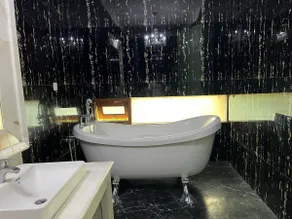 Cozy villa with swimming Pool in Sentul - Image 4