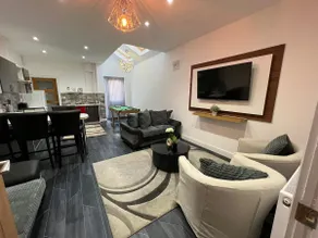 LUXE Villa Near NEC, BHX & Train - Image 2