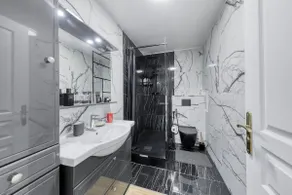 Amazing apartment in a park overlooking Paris - Image 3