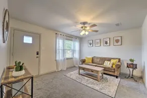 Clifton -2 BR, 1 BA - 6 min to TTU - Image 5