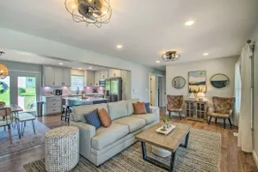 True Lakefront, Easy Water Access, Dock, Hot Tub, Sleeps 12 - Image 4