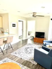 Updated, bright, and peaceful cottage in Lakeside - Image 3