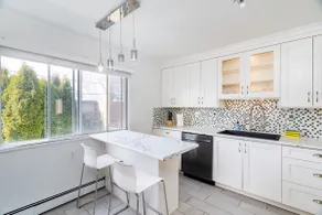 Refreshing Main St - Mount Pleasant 3Br Home - Image 2