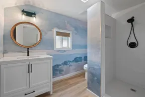 Bright, private home away from home - sleeps 4! - Image 5