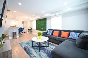 Stylish Bright *Free Parking*Near MGM & Navy Yard - Image 2