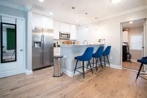 Stylish Bright *Free Parking*Near MGM & Navy Yard - Image 4