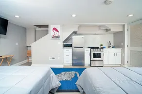 Stylish Bright *Free Parking*Near MGM & Navy Yard - Image 3