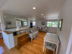 Cozy and bright shoreline studio apartment - walk to beach and row to boat - Image 5