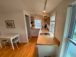 Cozy and bright shoreline studio apartment - walk to beach and row to boat - Image 3