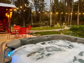 Couples Escape-Sauna-Cold Plunge-HotTub-eBikes - Image 2