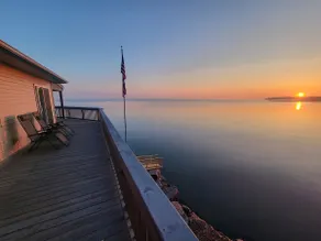 Sea Breeze Lakefront Cottage Steps to Hiking, Beach, Boat launch, Amusement Park - Image 3