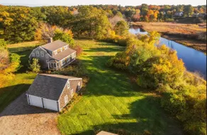 Classic, calm river view & centrally located home - Image 3