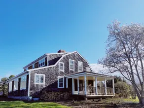 Classic, calm river view & centrally located home - Image 5