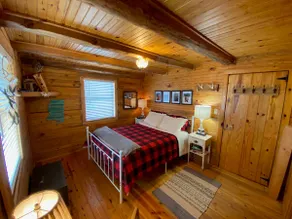 Rustic Cabin Huge Covered Deck - Image 3