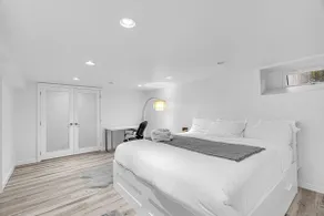 Modern & Minimalist 2-Bed Suite Near UBC - Image 2