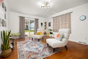 The Record Lounge - a Trendy 2BD - Image 4