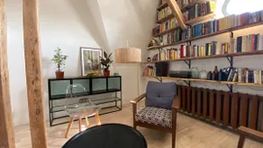The Hidden Downtown Library Loft / central vintage - Image 3