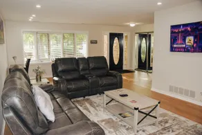 Schaumburg Pool House - Image 3