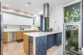 Stunning home in heart of Weho w/Rooftop Spa! - Image 4