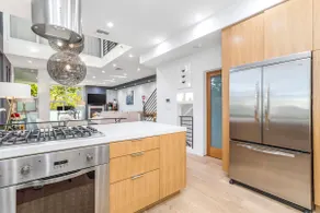 Stunning home in heart of Weho w/Rooftop Spa! - Image 5