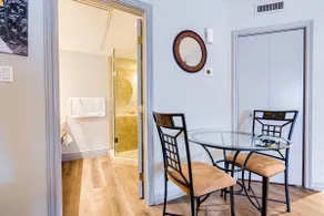 Lower level Studio- 1min walk from PoolSaunaHottub - Image 3