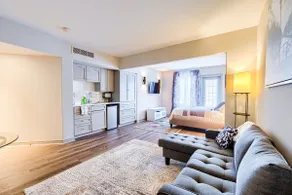 Lower level Studio- 1min walk from PoolSaunaHottub - Image 5
