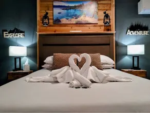 Tahoe Studio Spa•Hot Tub+Sauna•1.5 Miles 2 Airport - Image 2