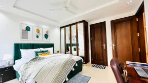 BluO 4BHK Safdarjung Enclave - Lift & Balcony - Image 2