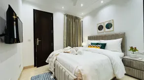 BluO 4BHK Safdarjung Enclave - Lift & Balcony - Image 4