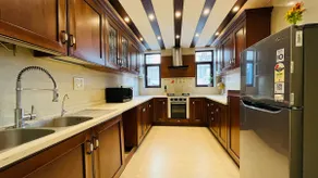 BluO 4BHK Safdarjung Enclave - Lift & Balcony - Image 5