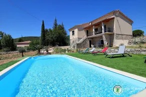 Maison de charme aux Vans avec sa piscine privée vue sur oliviers - Image 2