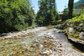 Designer Riverfront Cottage - Image 5