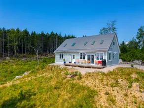 The Little Bird Cottage - Image 2