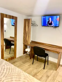 Executive Mini Suite 3 - Image 3