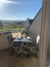 Top floor apartment, quiet rose garden area - Image 5