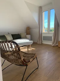 Top floor apartment, quiet rose garden area - Image 3