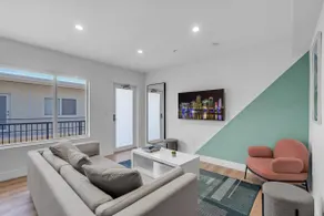 Gatsby Suite with POOL! | Parking Passes Available - Image 5