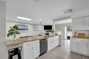 Spacious Kern Place Modern Beauty - Image 2