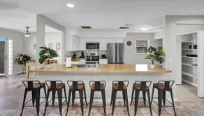 Spacious Kern Place Modern Beauty - Image 3