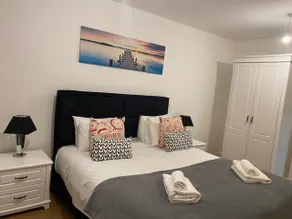 Modern 1 Bed Apt Bracknell- with parking - Image 3