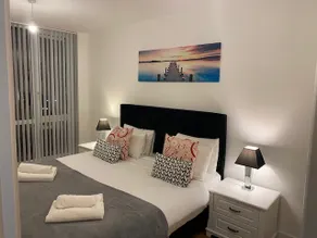Modern 1 Bed Apt Bracknell- with parking - Image 2