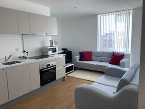 Modern 1 Bed Apt Bracknell- with parking - Image 5