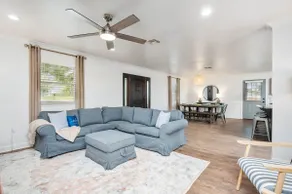The Hideaway on Lake Dunlap*Direct Lake Dunlap Access*Pool*Accommodates 20 - Image 4