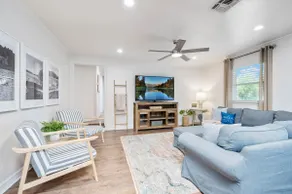 The Hideaway on Lake Dunlap*Direct Lake Dunlap Access*Pool*Accommodates 20 - Image 3