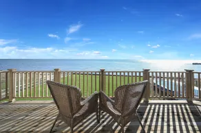 Waterfront house next to Bellport golf course - Image 2