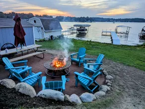 Lakefront Oasis w/ 2 fire pits, game room & kayaks - Image 2