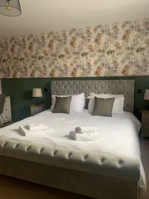 Luxury Lakeview Lodge 3 - Image 2