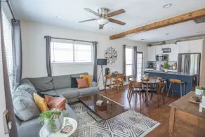 Private Uptown Home - 3B/2B Bungalow in Dallas DFW - Image 2